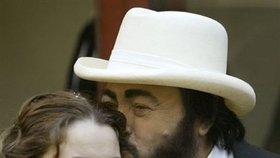 Luciano Pavarotti s manželkou Nicolettou Mantovaniovou