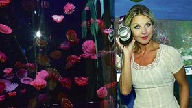 Nové akvárium s medúzami, které je speciálně osvětlené a doprovázené relaxační hudbou ze sluchátek, přišla slavnostně otevřít Sabina Laurinová 