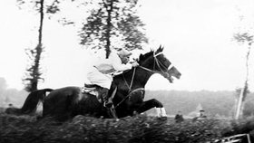 VELKÁ PARDUBICKÁ 1956: Josef Vavroušek už cítí, že jeho Letec má svůj den