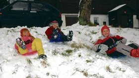 Rok 2007: BOBOVÁNÍ. Nečekaný příval sněhu na horách až do včerejška těšil hlavně děti. Takhle bylo na Božím Daru v Krušných horách...