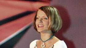 14. 8. 2004: Blonďatá a křehká Šárka po finále první řady SuperStar