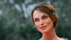 Keira nemá problém odhalovat tělo tak, jak ho stvořil bůh