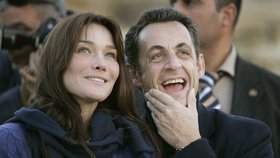 Ostře sledovaný prezidentský pár Nicolas Sarkozy a Carla Bruniová 