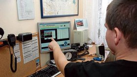 Na přenos choulostivých obrázků stačí výkonná radiostanice a počítač. Policie obsah monitorovat ani kontrolovat nesmí.