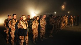 Prvních 39 z 200 příslušníků armádního kontingentu v pondělí brzy ráno odletělo do afghánské provincie Lógar