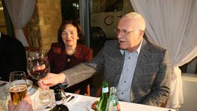Václav Klaus slavil znovuzvolení s manželkou Livií