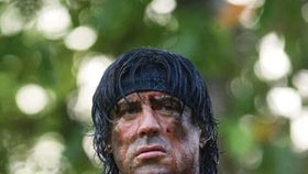 2008: Rambo: Do pekla a zpět - Sly se za víc než dvacet let příliš nezměnil. Lukem a šípy zabíjí nepřátele dodnes.