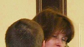 Lucie Westfálová se s pláčem vrhla odsouzenému manželovi do náruče