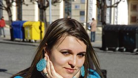 "Nejradši mám modrou barvu. Vždy se snažím sladit náušnice s oblečením," řekla Štěpánka Bodnárová (18) z Kestřan.