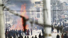 Ulice Lhasy byly při největších protestech v plamenech