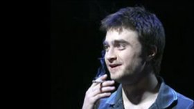 Daniel Radcliffe prý denně vykouří minimálně krabičku cigaret