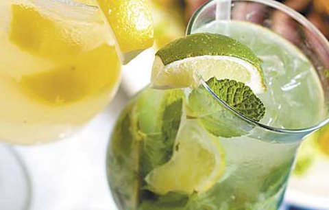 Oblíbené míchané drinky českých celebrit? Piňacolada a mojito!