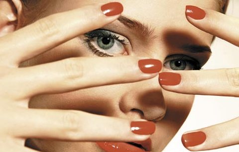 10 rad pro deset prstů aneb 'Vyrobte si' krásné nehty