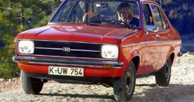 Ford Escort z roku 1975, který patřil papeži Janu Pavlu II., změnil v Las Vegas majitele.