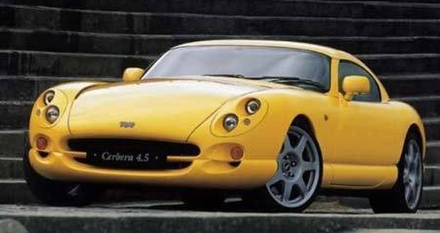 Model Cerbera se vyráběl v letech 1996-2004, produkce byla ukončena po ovládnutí firmy TVR Nikolajem Smolenským. I v nejslabší verzi 4,0 sprintoval na stovku za 4,5 sekundy.