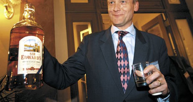Cyril Svoboda se o svůj dárek bratrsky podělil