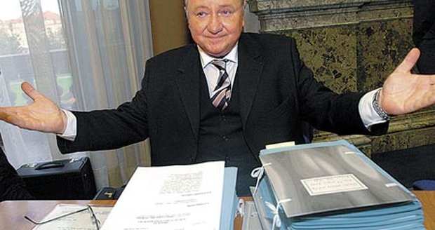´Tak co jsem? Herec? Ředitel festivalu? Ministr? Jsem politik,´ zamyslel se Vítězslav Jandák.