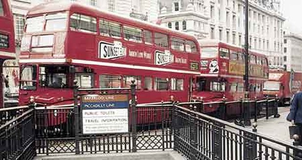 Nejvíc nám učarovaly typické londýnské autobusy.