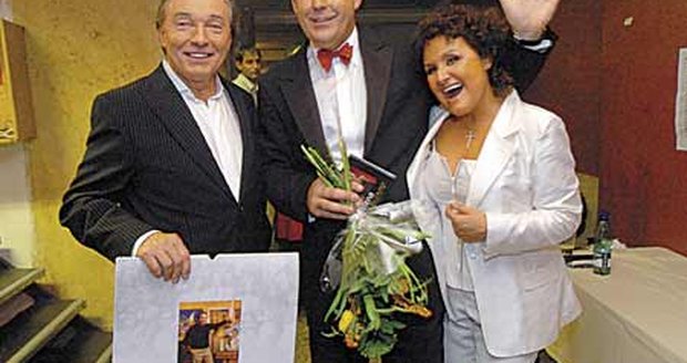 Bez svého kalendáře nedá Karel Gott ani ránu. Petr Salava i Jitka Zelenková už ho mají.