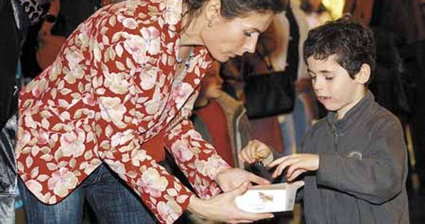 Matěj Dejdar se s maminkou Danielou před filmem posilnili kuřecími kousky