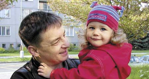 Václav Waldman se o Lucinku vždy vzorně staral. Děvčátko mu stále říká táto.