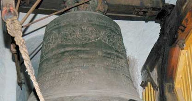 Na největší zvon Zikmund se zvoní v neděli před bohoslužbou, při slavnostech a na přání při pohřbech