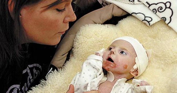 Maminka Therese tráví s Tillem každou minutu
