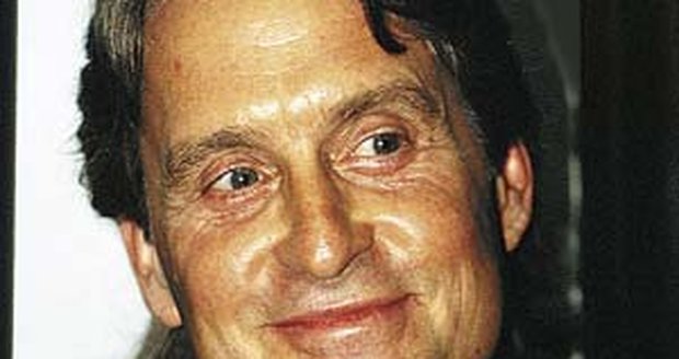 Seladon z Karibiku v roce 1994. Michael si rád užíval cestování po exotických zemích, nejraději po boku snědé krásky.