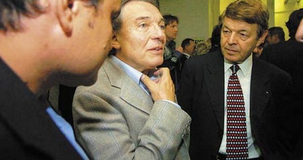Karel Gott v úterý před Čechoameričanem Jiřím Suchánkem v Praze vysvětloval, jak se pečlivě kurýruje