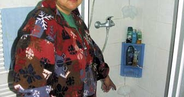 Podle nájemkyně bytu chybí v koupelně izolace