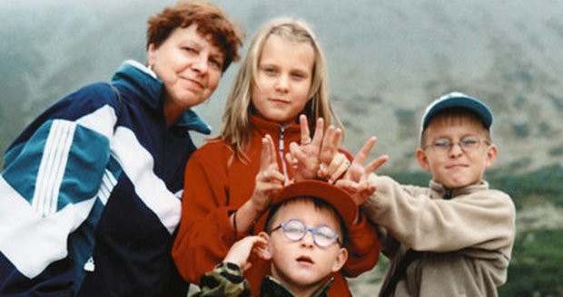 Kalhoty zůstaly suché Paní Milada s vnoučaty na horách.