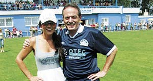 ´Usměj se Kačko, alespoň na chvilku,´ prosil Martin Severa Hrachovcovou před slavnostním výkopem.