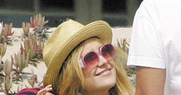 Kate Hudson (26) má s hudebníkem Chrisem Robinsonem (39) syna Rydera Russella (1). 