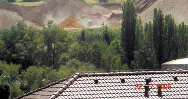 To je panoráma! Kopci vévodí rachotící monstrum