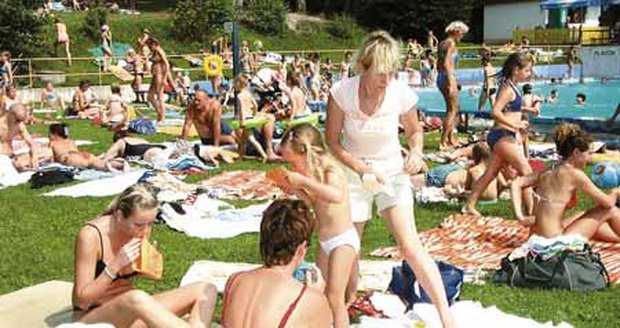 Pozor, infarkt! Pobytu na přímém slunci by se kardiaci měli v letních vedrech vyhýbat.