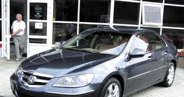 Legend je luxusní sedan