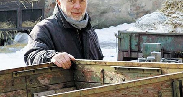 Josef Abrhám coby farmář Hrabě musí čelit rodinné vzpouře