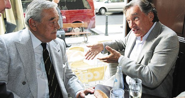 Karel Gott si s Josefem Vinklářem povídal o obrazech a malování. Oba jsou velkými ctiteli výtvarného umění. Mají prostě stejný vkus.