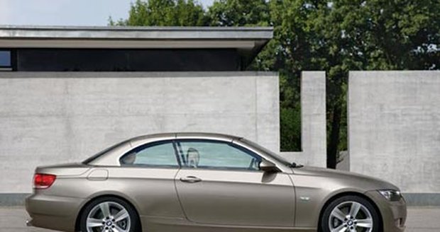 BMW kupé-kabrio se střechou