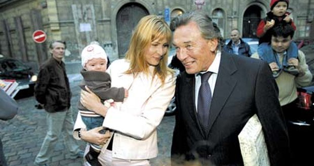 ´Vy leťte, já zůstanu,´ pobízel holky Karel
