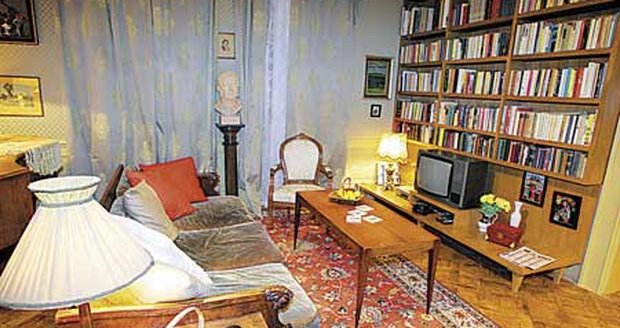 Zařízení dekorací nakupoval
štáb kvůli autenticitě po bazarech
v celé republice a dokonce
i na blešáku ve Vídni