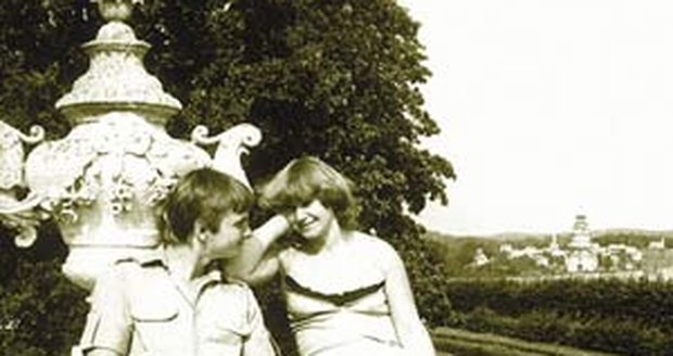 Televizní zasnoubení rátce po seznámení na výletě v Českém Krumlově.