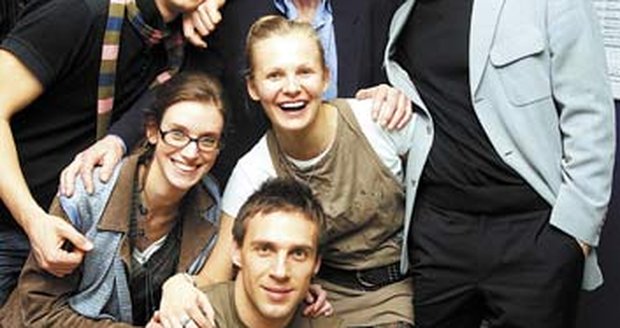 Po úspěšném představení se všichni sešli ke společné fotografii…