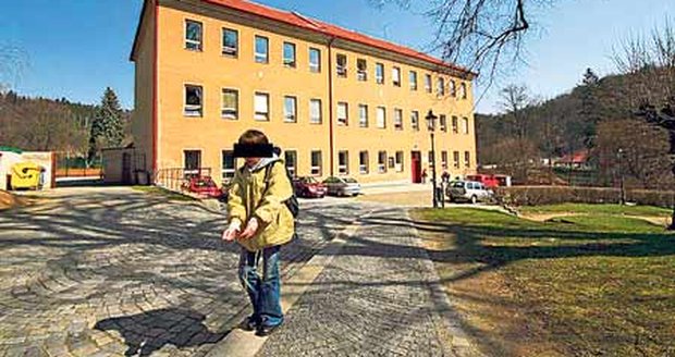 V této škole měl být znásilněn svými staršími spolužáky žák první třídy. Policie však znásilnění vylučuje