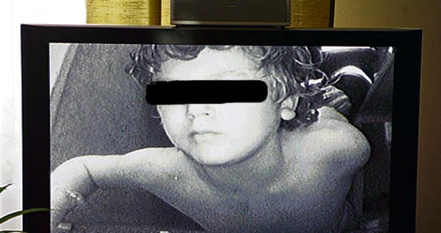 Foto z videa, které zachycuje
týrání Ondry (8)