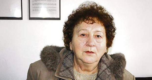 Jiřina Kořínková (66)
nosila v břichu
měsíc a půl
bavlněnou
roušku.
Měla velké
bolesti,
rána jí
hnisala.