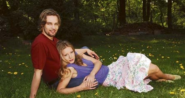 Přemysl Boublík (Michal Koreň) a Anna Kulovaná (Zuzana Haselbachová) už spolu zase mluví