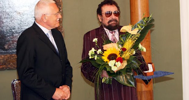 Waldemar Matuška dostal od prezidenta Klause čestnou plaketu