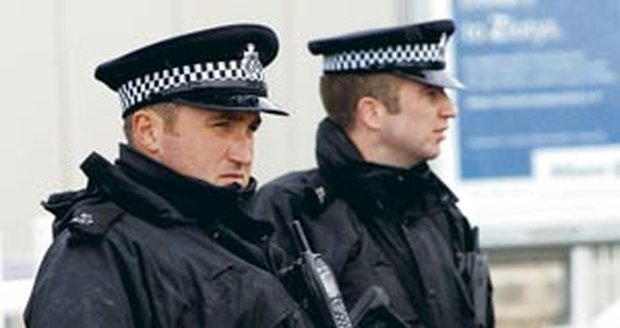 Británii kvůli
teroristům střeží
policisté, v Česku
se zatím žádná
bezpečnostní
opatření nechystají