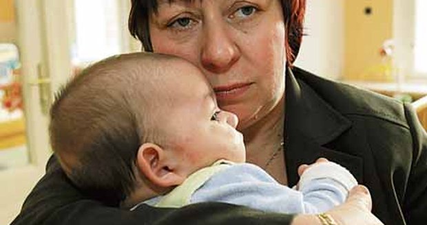 Desítky opuštěných dětí držela
paní Zuzana v náručí, svoji vnučku
ale ještě ne